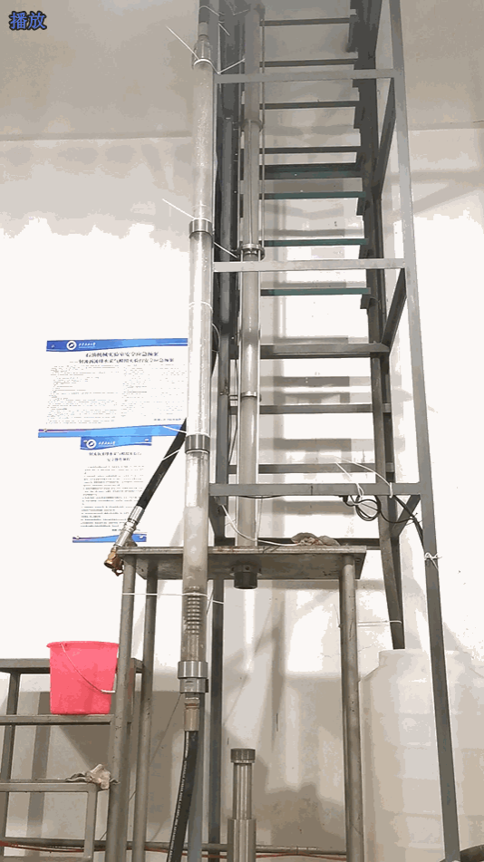 图片包含 室内, 椅子, 金属, 建筑描述已自动生成